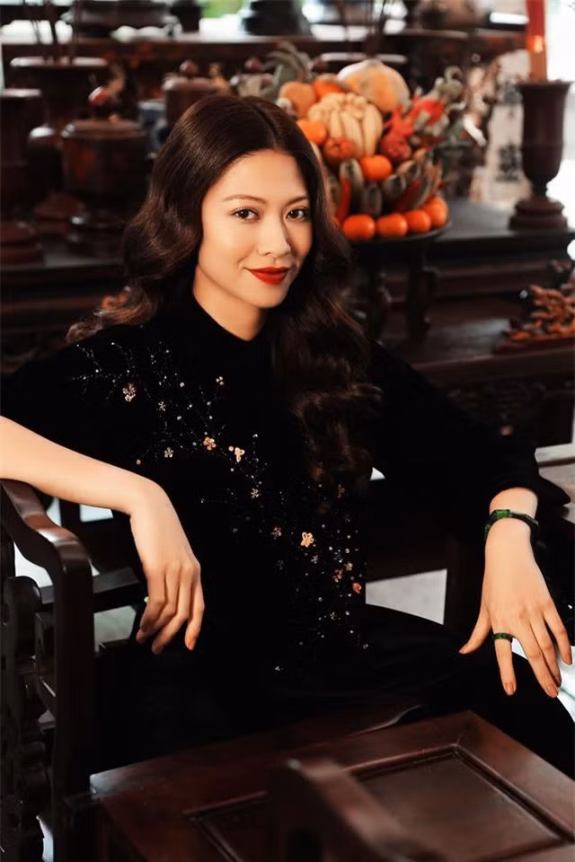 Cách đây không lâu, Ngọc Trinh khiến dân tình ngưỡng mộ khi khoe không gian nhà mình. Dù chỉ là một bức ảnh nhưng có thể thấy nhà của nữ MC Ngọc Trinh vô cùng lộng lẫy.