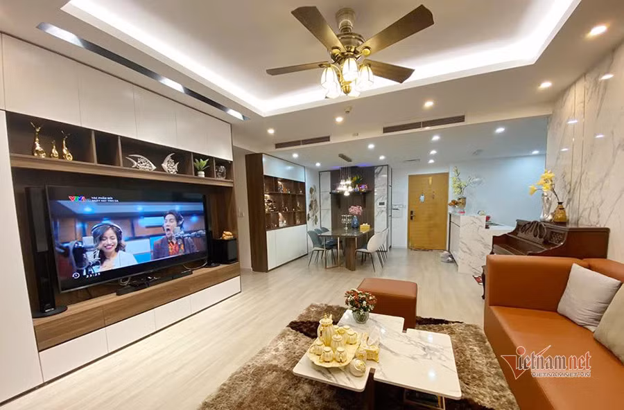  MC Minh Trang: Minh Trang là BTV - MC của chương trình thời sự VTV. Minh Trang từng chia sẻ, cô hiện đang sống tại một căn hộ chung cư rộng 140m2. Vì yêu nghệ thuật, cô có thể hát, múa và chơi đàn nên trong nhà không thể thiếu chiếc đàn piano để lúc rảnh cô có thể hoà mình vào một bản nhạc cho khuây khoả.