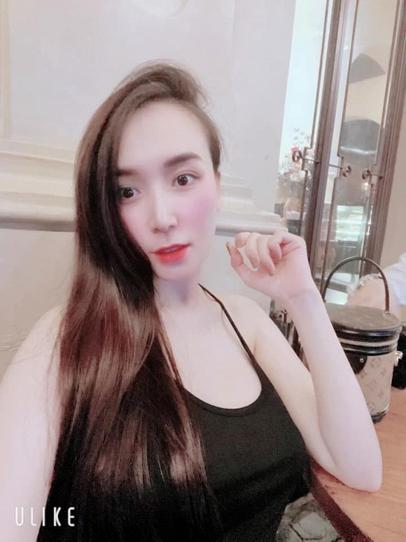 Ngoài ra, nhiều cư dân mạng cũng bất ngờ với vóc dáng của DJ Thanh Thảo: "Chẳng thấy bụng đâu cả", "Như vậy đẻ xong dáng vẫn đẹp lắm chị ạ", "Đang bầu mà người như thế này hả", "chửa bụng bé thích mà, to làm gì em ơi", "Ôi không tin là em tôi có bầu luôn ấy".