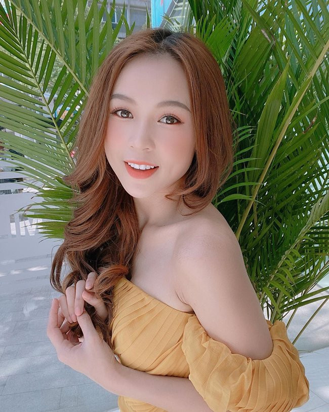 Nổi tiếng, tài năng, ít ai biết rằng Sam là một trong những "đại gia ngầm" trong showbiz Việt. Ngô Kiến Huy - một người đồng nghiệp thân thiết của nữ diễn viên quê Long An từng tiết lộ Sam và Khả Như là hai nghệ sĩ giàu nhất khi biết mức cát-xê. Chưa đến tuổi 30 song người đẹp đã có trong tay khối tài sản khổng lồ. Trong một bài phỏng vấn cách đây 2 năm, Sam đã cho biết cô đang sở hữu khối tài sản trị giá khoảng 2 triệu đô ở tuổi 27.