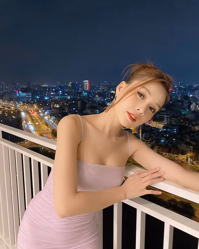 Nữ diễn viên từng chia sẻ, khối tài sản cô có trong tay không đến từ việc đóng phim mà chủ yếu bằng công việc kinh doanh. "Tất cả những tài sản của Sam là hoàn toàn minh bạch. Thu nhập của Sam chưa bao giờ đến từ việc đóng phim. Sam có được mọi thứ là nhờ công việc kinh doanh do mình gầy dựng từ khi mới 18 tuổi. Với thu nhập của diễn viên, người mẫu mới nổi thì khó có thể làm được điều đó”, Sam trải lòng.