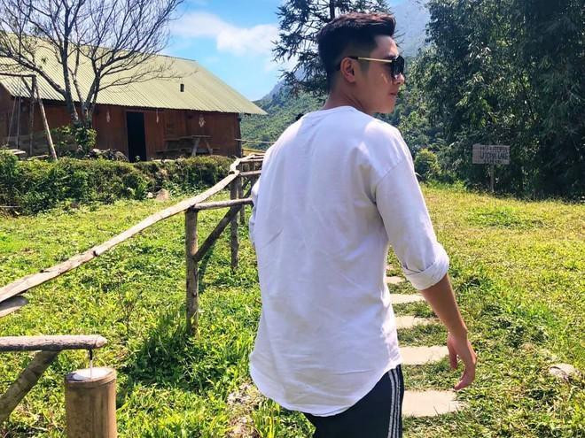 Ngoài ca hát và chơi đàn, Mai Văn Trung có sở thích đi "phượt". Cậu thường đăng tải lên trang cá nhân các tấm hình check-in ở nhiều địa danh của đất nước.