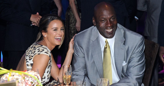 Tỷ phú bóng rổ kết hôn với Yvette Prieto vào năm 2013. Họ có hai con gái sinh đôi, Victoria và Ysabel. Ảnh: Daily Mail.