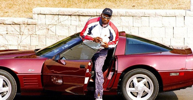 Michael Jordan sở hữu bộ sưu tập xe sang và siêu xe, từ Mercedes, Pontiacs đến Ferrari và Land Rovers. Ông từng mua 7 chiếc xe cùng lúc. Ảnh: Hotcars.
