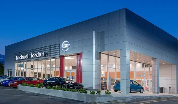 Huyền thoại bóng rổ có riêng một đại lý bán xe Nissan ở thành phố Durham, bang North Carolina. Ảnh: Michael Jordan Nissan.