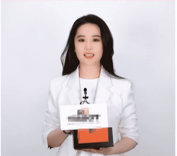 Luu Diec Phi beo mum mim, mat di khi chat 