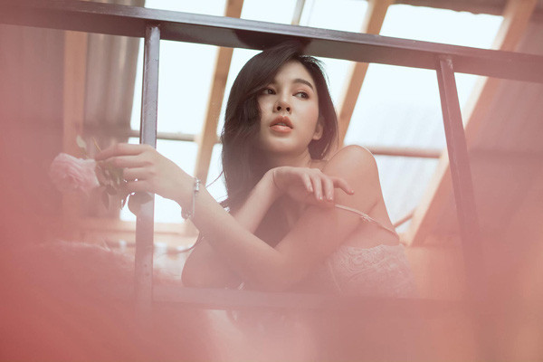 Ngoài đời, MC Thu Hoài có vẻ đẹp cá tính, hiện đại.