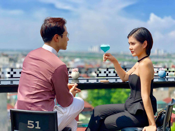 Trong phim "Tình yêu và tham vọng" Thu Hoài vào vai nhân vật Kathy - "bến cuối" của chàng giám đốc pháp chế Sơn si tình (diễn viên Thanh Sơn). Khi các nhân vật đã ai cặp người đấy, thì Sơn vẫn lẻ loi. Cuối cùng Kathy xuất hiện như một sự trọn vẹn cho bộ phim.