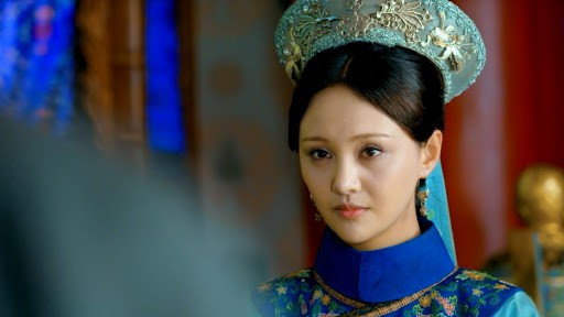 Có người nói, nên chọn Trịnh Sảng vào vai Phức Nhã, vì Trịnh Sảng có vẻ đẹp thanh thoát, sương khói. Song khi Trịnh Sảng vào vai một mỹ nhân khác, mỹ nhân Lương Nhi, người tình say đắm của Khang Hy trong “Người tình Khang Hy” cũng không tránh khỏi lời khen, tiếng chê. Có ý kiến “phê” Trịnh Sảng nhan sắc thiếu tự nhiên, chưa ổn lắm khi vào vai người chiếm giữ trái tim của vị vua tài ba, đa tình Khang Hy.