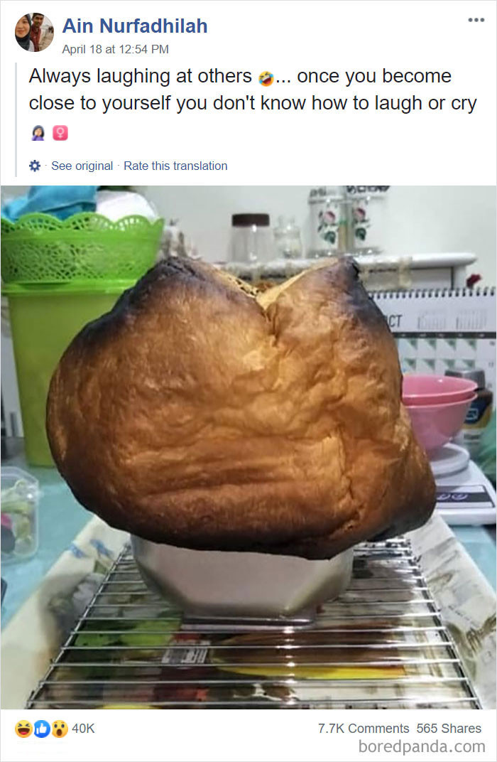 Không biết nên cười hay nên khóc khi ăn chiếc bánh này.