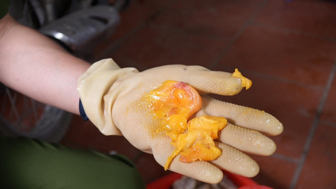 Ha Noi: Thu giu 2 tan thuc pham dong lanh khong ro nguon goc