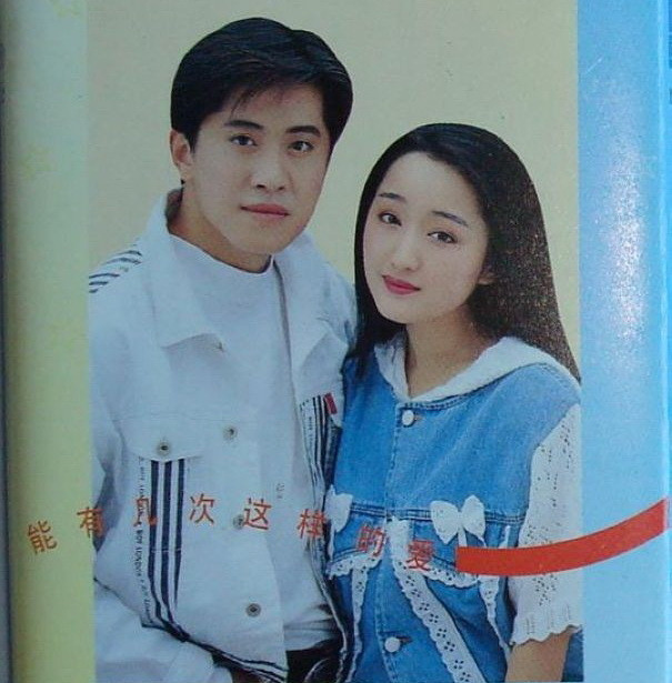 Con đường sự nghiệp của Dương Ngọc Oánh đi lên "như diều gặp gió". Cô được coi là "Ngọc nữ làng nhạc", sánh đôi cùng Mao Ninh trong mỗi lần biểu diễn, cặp đôi được xem là "Kim đồng ngọc nữ" thời bấy giờ của làng giải trí xứ Trung.