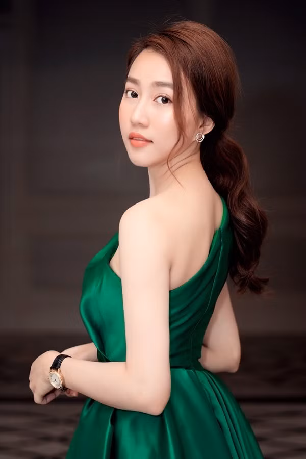 Qua xinh, my nu nay bi ban be doi danh, canh nam sinh me man 