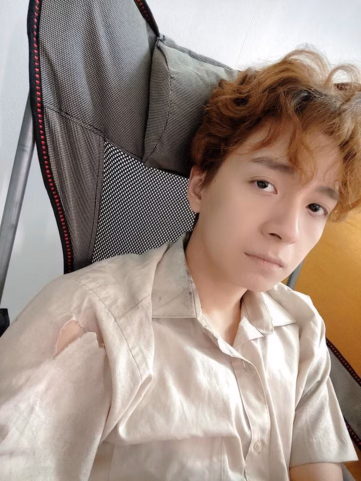 Tạo hình tàn tạ của Ngô Kiến Huy trong vai diễn mới.