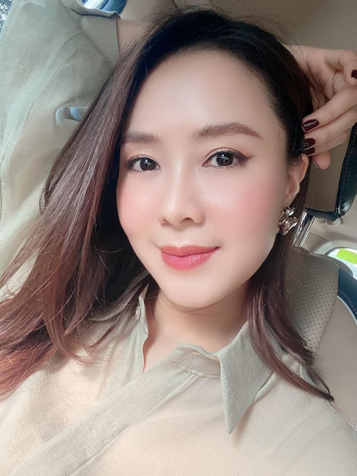 "Hôm nay facebook tràn ngập app chuyển giới kìa! Em nguyện chỉ muốn làm phụ nữ nuôi thân béo mầm cho ngọt thịt thôi nha", diễn viên Hồng Diễm hài hước.