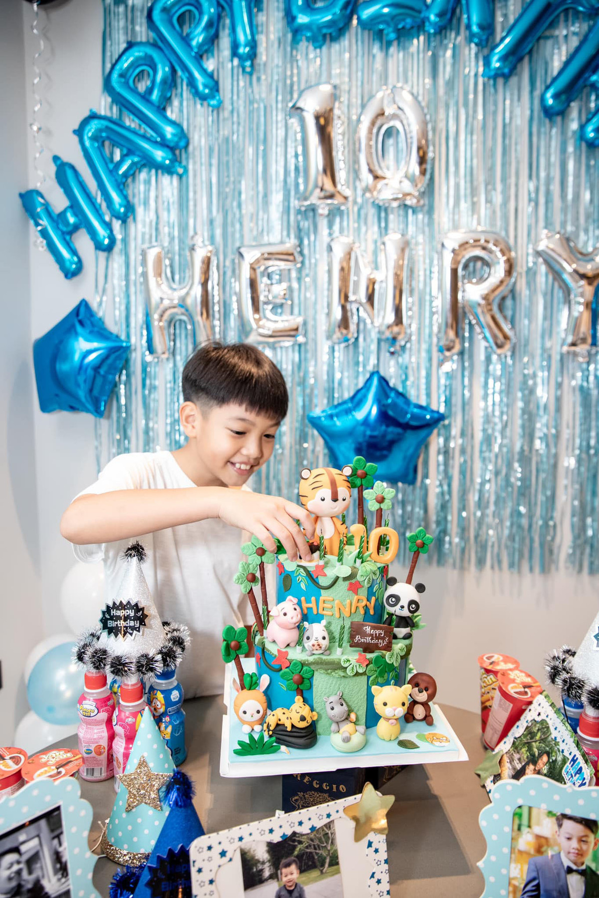 Loạt khoảnh khắc nhanh chóng thu hút sự chú ý, đặc biệt biểu cảm đáng yêu của bé Subeo khi nhìn Đàm Thu Trang đã đủ để chứng minh tình cảm thân thiết của cả hai.