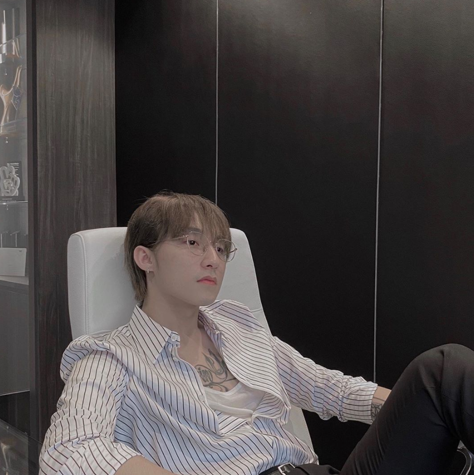 Sơn Tùng M-TP tiếp tục khiến fan nữ mê mẩn khi khoe bức ảnh điển trai.