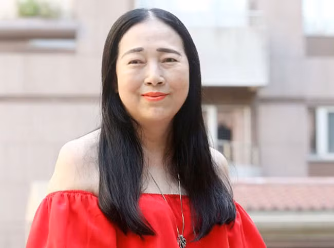 Có thông tin nói bà đã tặng chồng thứ 3 một chiếc ô tô đắt tiền và thậm chí còn chu cấp 100.000 Đài tệ (~80 triệu đồng) cho Hoàng Hải Minh.