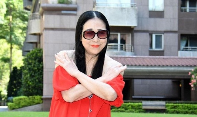 Nu dai gia thich cap trai tre “om nui tien” sau 5 doi chong