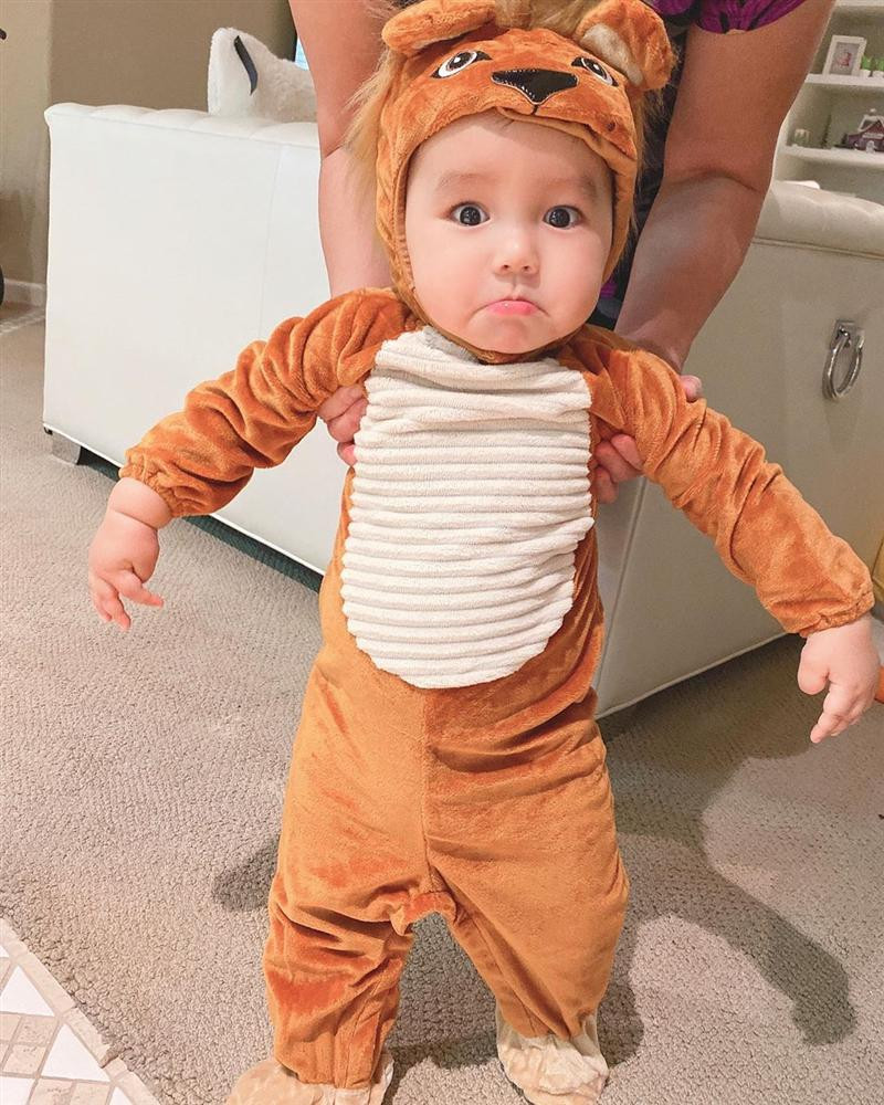 Phạm Hương thoải mái chia sẻ hình ảnh con nhỏ.