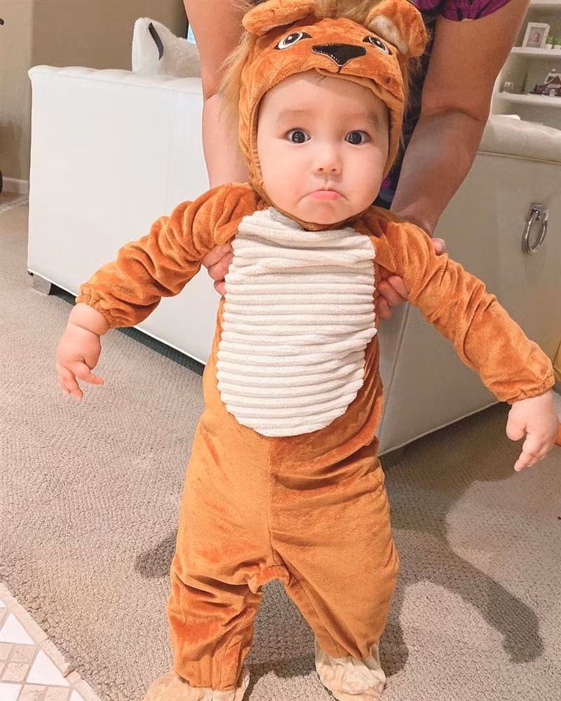 Phạm Hương thoải mái chia sẻ hình ảnh con nhỏ.