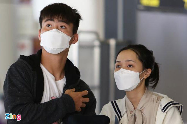 Khi trung vệ Hà Nội FC dính chấn thương, Quỳnh Anh tỏ ra lo lắng, chăm sóc và động viên trước khi anh phải sang Singapore điều trị. Cô từng chia sẻ những ngày anh chấn thương, chân đau khó đi lại, cô "vác con theo đi khắp nơi" để giúp đỡ, là động lực tinh thần cho chồng.