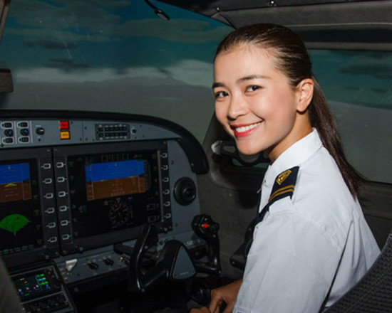 Cô cũng giành nhiều giải thưởng ở các cuộc thi sắc đẹp như Miss thân thiện cuộc thi "Duyên dáng sinh viên thế kỷ 21" năm 2009, Miss Áo dài trong cuộc thi "Người đẹp Hoa anh đào 2010".