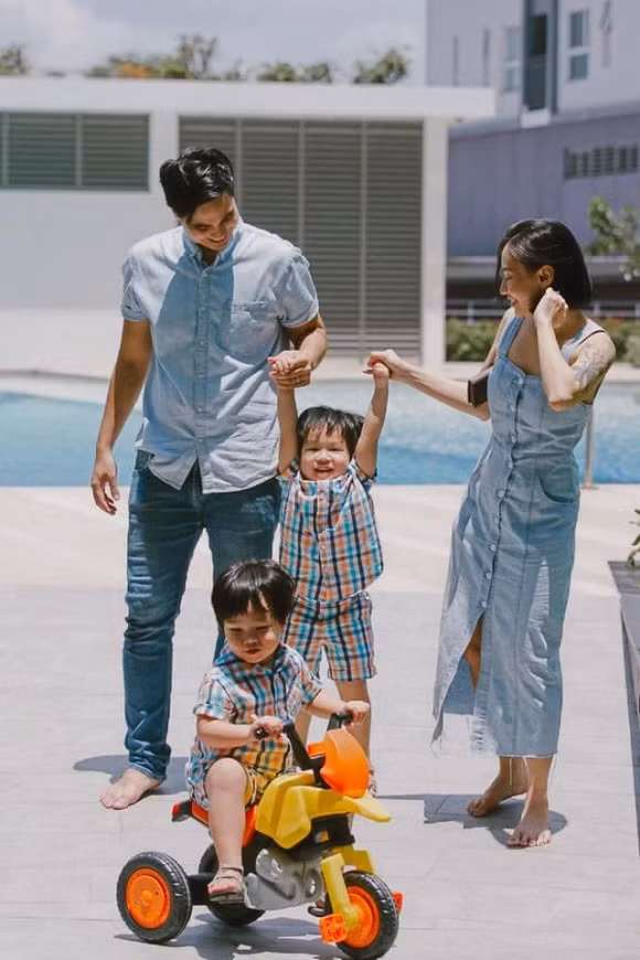 Sau đó, nam diễn viên kết hôn với Quỳnh Trâm vào năm 2014 khiến nhiều người bất ngờ.