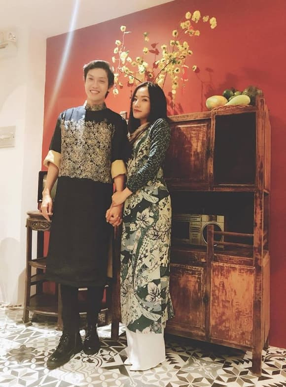 Sau vài ngày gây ồn ào dư luận, Hiền Sến công khai tỏ tình Lý Phương Châu trước hàng trăm sinh viên một trường đại học ở TP. HCM, chứng minh tình cảm của cả hai trước công chúng. Mọi căng thẳng giữa 2 bên sau nhiều lần "đấu tố" tưởng chừng đã lắng dịu thì tới tháng 2/2019, lùm xùm "hậu ly hôn" tiếp tục quay trở lại khi Lâm Vinh Hải trả lời truyền thông cho biết đã 2 năm liền chưa được ăn Tết cùng con gái - bé Kỳ Kỳ. Đáp trả lại Lâm Vinh Hải, Lý Phương Châu đã tung một loạt bằng chứng cho thấy anh đã kì kèo từng đồng trợ cấp cho con gái. Đến hiện tại, câu chuyện "hậu ly hôn" này vẫn chưa đến hồi kết, Lâm Vĩnh Hải và Linh Chi vẫn đang phải nhận rất nhiều "gạch đá" từ cộng đồng mạng.