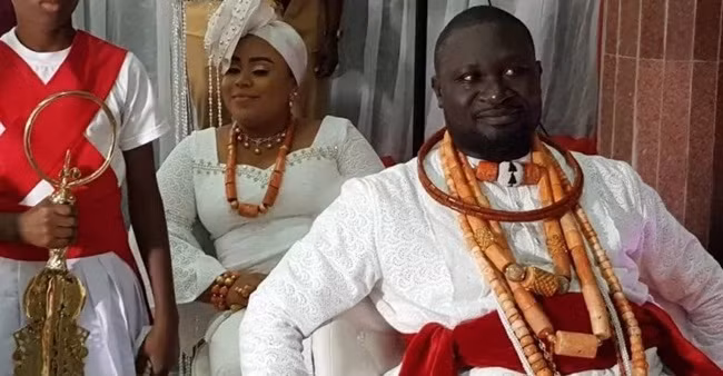 Là người có nhiều tiền, đại gia này vẫn thường chi tiền làm từ thiện để giúp những em có hoàn cảnh khó khăn có thể học từ tiểu học đến đại học.