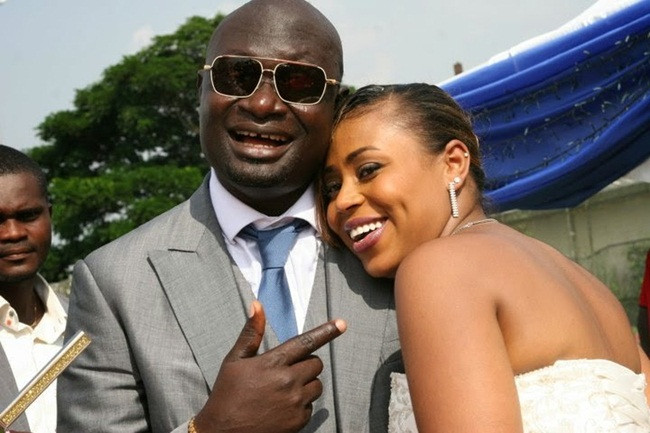 Ayiri Emami là một trong những người giàu nhất ở Nigeria. Theo các tin đồn, đại gia này đã chi 150 triệu Naira cho đám cưới của mình hồi năm 2011.