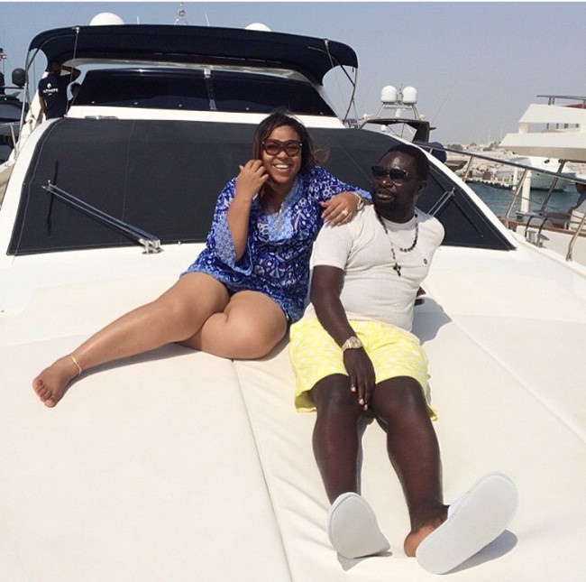 Ayiri sở hữu nhiều dinh thự lớn ở nhiều nơi, trong đó có cả Mỹ. Một số dinh thự có cả bể bơi và nhiều đồ xa xỉ.