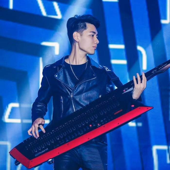 K-ICM dang anh trong phong thu am, se comeback voi vai tro ca si?-Hinh-2