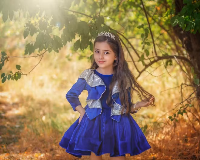 Tuy vậy, công việc của em chỉ gói gọn lại một số dự án lớn và đều được lựa chọn kỹ lưỡng bởi gia đình.