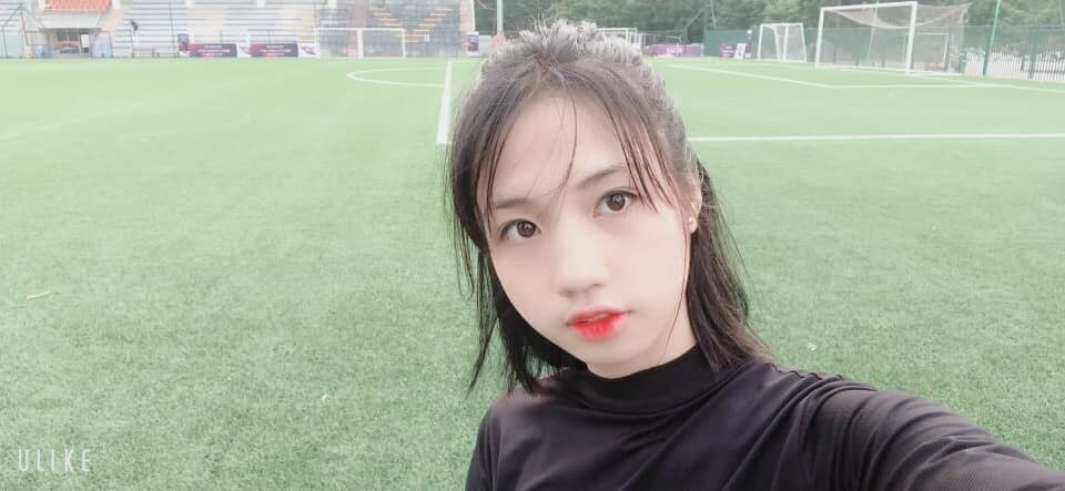 Cô sinh ra và lớn lên ở Bình Lục, Hà Nam và giờ được chơi bóng cho chính quê hương của mình.