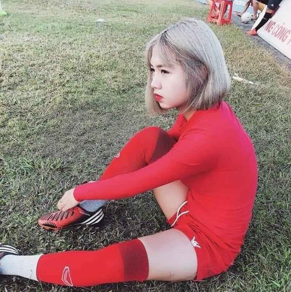 Trần Thị Duyên được coi là nữ cầu thủ xinh nhất Việt Nam vào thời điểm này.