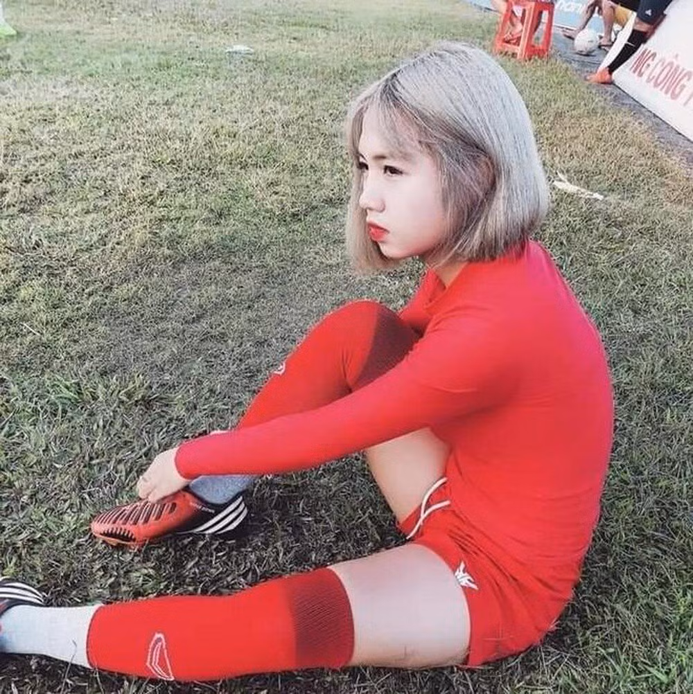 Trần Thị Duyên được coi là nữ cầu thủ xinh nhất Việt Nam vào thời điểm này.