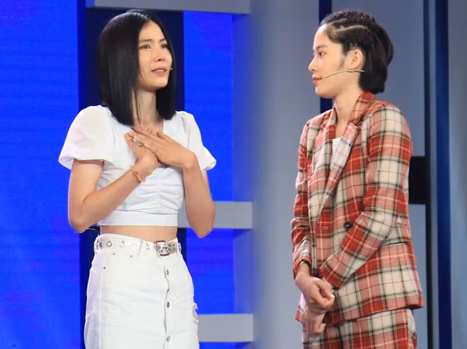 Nam Em đã hỏi chị mình tại sao lại không sống chung với cô nữa, có phải vì đó là nhà của cô mà Nam Anh không muốn ở hay không. Thấy Nam Em hiểu lầm mình khá nhiều chuyện, Nam Anh chia sẻ rằng cô chuyển ra ngoài vì muốn tự lập để tìm một con đường cho mình chứ không hề ghen ghét với em gái. Lúc đó cô chỉ chuyên tâm làm việc, không dùng mạng internet nên không hề biết có chuyện gì đã xảy ra với Nam Em để có thể kịp thời ở bên chia sẻ. Câu chuyện của Nam Anh - Nam Em là một hoàn cảnh đặc biệt mà nhiều khi những người ở bên ngoài nhìn vào khó lòng hiểu được!