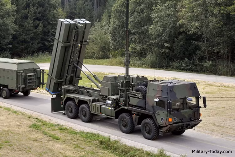 Nếu như tên lửa phòng không của NATO được triển khai trên đất Thổ Nhĩ Kỳ để "tăng cường năng lực phòng thủ" thì rõ ràng chúng gây ra mối đe dọa lớn đối với các chiến đấu cơ của Nga và cả Syria.