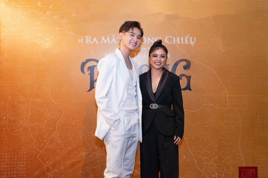 Bởi lẽ, vai hoàng tử Hồng Nhậm vốn được giao cho Jun Phạm nhưng ca sĩ lại không sắp xếp được lịch với đoàn phim nên đành rút khỏi dự án. Thế chỗ đàn anh, Minh Khải cũng rất vui song không khỏi lo lắng. Anh sợ mình diễn không tốt, ảnh hưởng đoàn phim và các nghệ sĩ gạo cội.