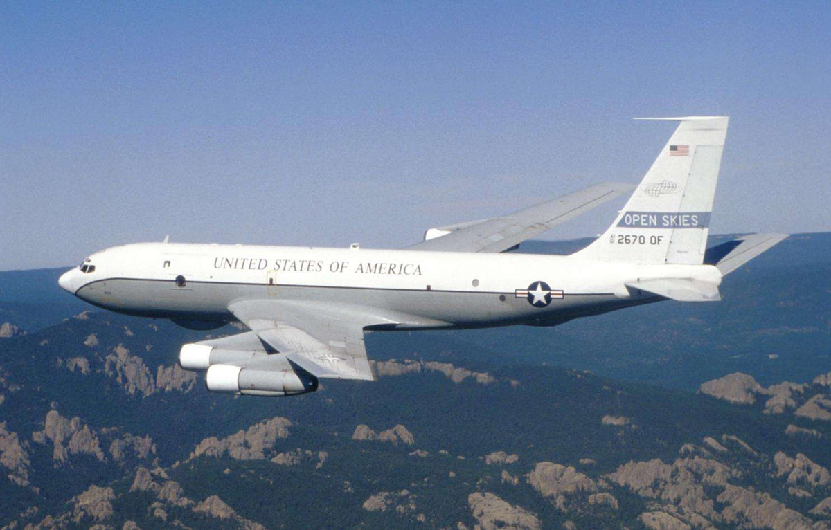 Tính năng của máy bay Tu-214R chỉ được phán đoán qua việc sử dụng nó trong Hiệp ước Bầu trời mở, với việc sử dụng ăng-ten lớn. Tuy nhiên, ngay cả khi thông tin về Tu-214R không toàn diện, NATO vẫn tin rằng, đây là loại máy bay có hiệu suất trinh sát rất cao.