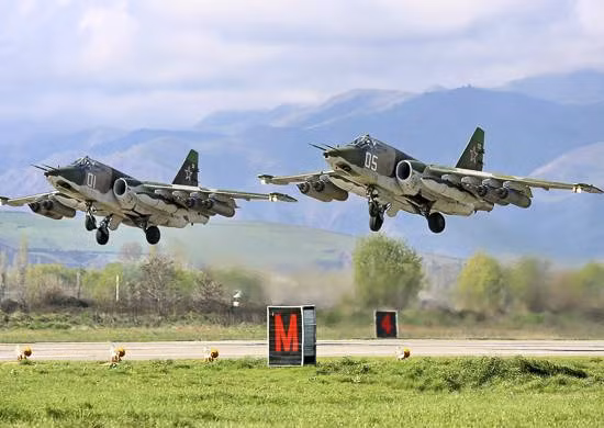 Su-25 có thể sẽ tiếp tục phục vụ lực lượng Nga trong một thời gian dài nữa; do khủng hoảng về kinh tế, nên ngân sách quốc phòng của Nga trong những năm qua đã bị cắt giảm; vì vậy, chương trình thay thế những chiếc Su-25 bằng những chiếc Su-34 hiện đại hơn chưa thể tiến hành ở quy mô lớn.