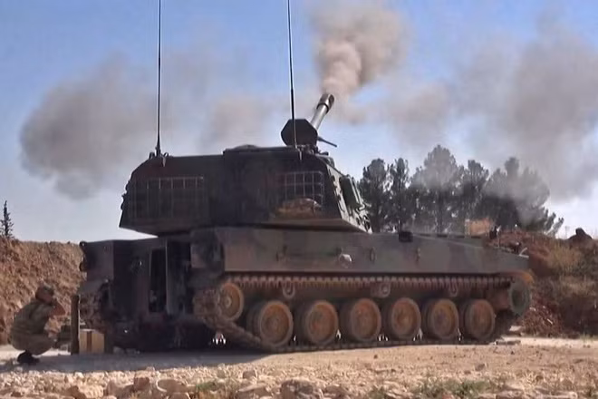 Kể từ đầu tháng 2, khi Quân đội Thổ Nhĩ Kỳ mở chiến dịch "Lá chắn mùa xuân", trực tiếp đưa quân vào hỗ trợ lực lượng nổi dậy ở tỉnh Idlib của Syria, làm tình hình căng thẳng leo thang. Vào ngày 1/3, Thổ Nhĩ Kỳ tuyên bố "Không nhân nhượng" khi mở các cuộc tiến công, để trả đũa vụ Không quân Syria tiến công làm 33 lính Thổ thiệt mạng; gây thiệt hại nặng nề cho Quân đội Syria.