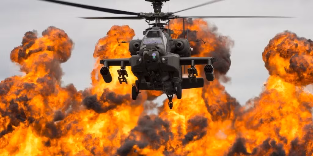 Apache Guardian được trang bị tên lửa không đối đất AGM 114 Hellfire với tầm bắn 8km, tên lửa 70mm Hydra, tên lửa không đối không AIM-9 Sidewinder, tên lửa Stinger, Mistral hoặc Sidearm