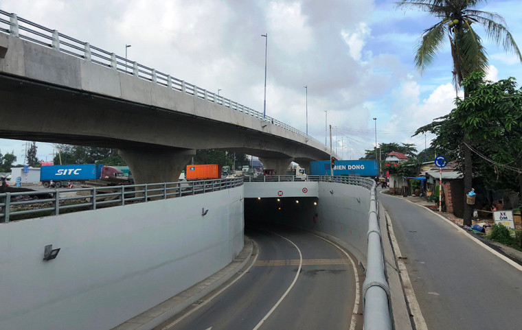 Trước đó, tháng 2/2018, Khu 2 cũng đã tổ chức thông xe hầm chui rẽ trái từ Vành đai 2 đi cảng Cát lái (trị giá 151 tỷ đồng).