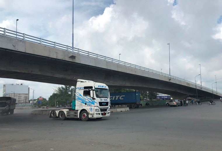 Chiều 27/6, trao đổi với PV Kiến Thức, lãnh đạo Sở GTVT TPHCM xác nhận, ngày 29/6 tới đây, hạng mục cầu vượt Mỹ Thủy trên Vành đai 2 (nay là đường Võ Chí Công) thuộc giai đoạn 1 dự án đầu tư xây dựng nút giao thông Mỹ Thủy sẽ chính thức được thông xe.