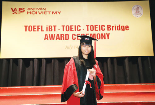 Điểm số không định nghĩa được bạn là ai, bạn làm được những gì. Nó là những con số, thể hiện những gì bạn đã làm được ở thời điểm đó. Thành tích học tập không phải là cách hay để đo lường khả năng làm việc của một người mà nó bao gồm cả tính cách, kinh nghiệm, khả năng giao tiếp.