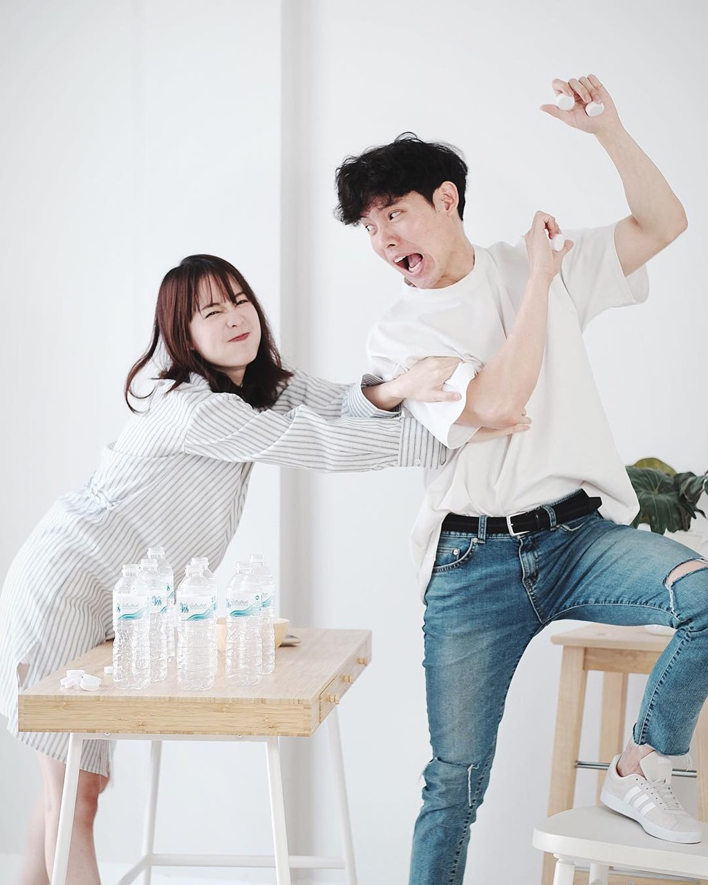 Với phong cách thời trang đơn giản nhưng trẻ trung, tinh tế, hot girl Pimtha có sức ảnh hưởng rất lớn đến giới trẻ Thái Lan.