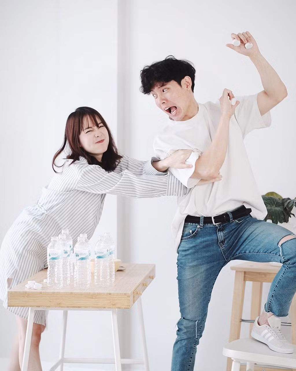 Với phong cách thời trang đơn giản nhưng trẻ trung, tinh tế, hot girl Pimtha có sức ảnh hưởng rất lớn đến giới trẻ Thái Lan.