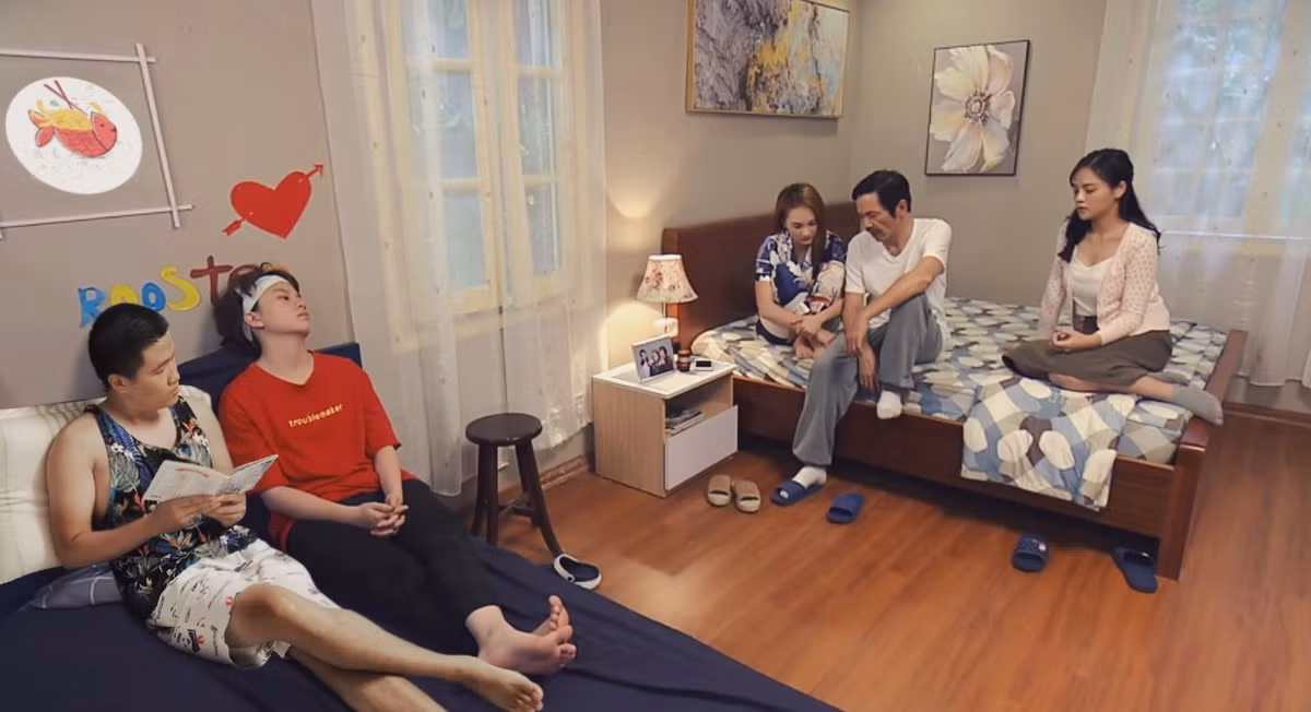 Chia sẻ về những bức của mình với tờ Zing, Duy Muối cho hay: "Theo dõi phim từ lâu, đến tập 41, cảm xúc của mình lên cao khi thấy cảnh Khải hỗn láo và bị ông Sơn mạnh tay tát một cái. Vì quá ấn tượng nên mình nảy ra ý tưởng chỉnh ảnh để ghi lại kỷ niệm với khoảnh khắc đó".